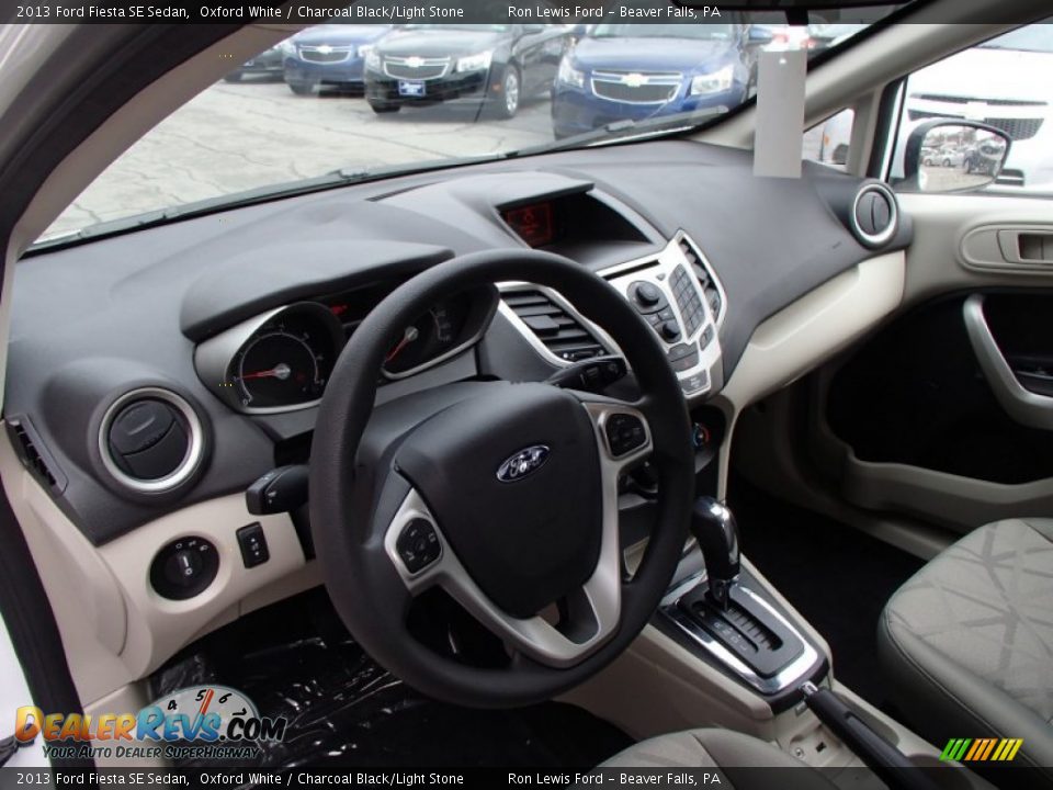 2013 Ford Fiesta SE Sedan Oxford White / Charcoal Black/Light Stone Photo #10