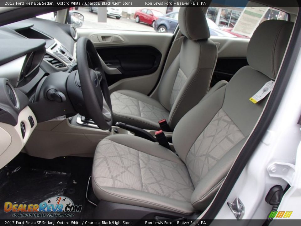 2013 Ford Fiesta SE Sedan Oxford White / Charcoal Black/Light Stone Photo #11