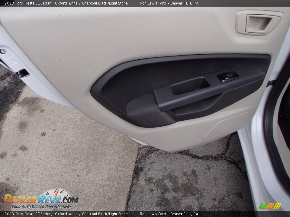2013 Ford Fiesta SE Sedan Oxford White / Charcoal Black/Light Stone Photo #14