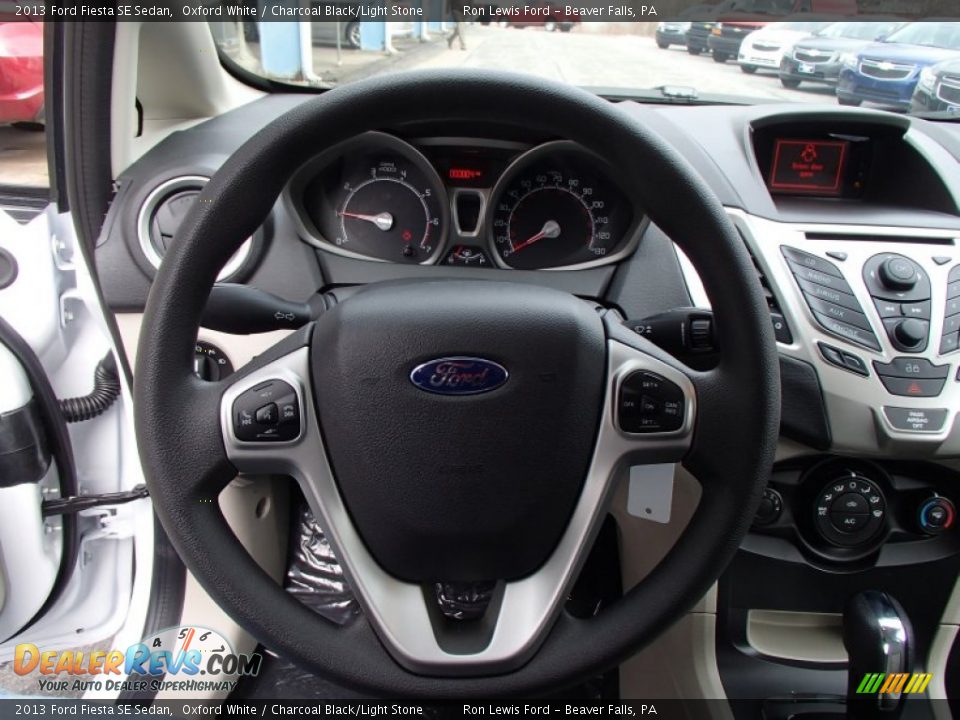 2013 Ford Fiesta SE Sedan Oxford White / Charcoal Black/Light Stone Photo #18