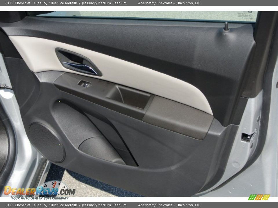 2013 Chevrolet Cruze LS Silver Ice Metallic / Jet Black/Medium Titanium Photo #18