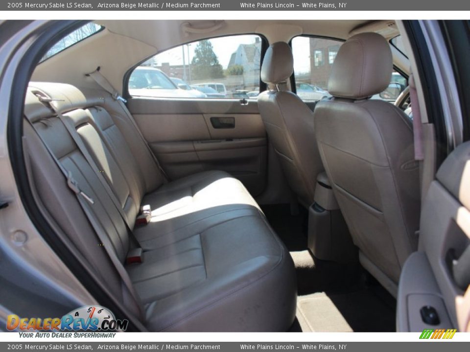 2005 Mercury Sable LS Sedan Arizona Beige Metallic / Medium Parchment Photo #12