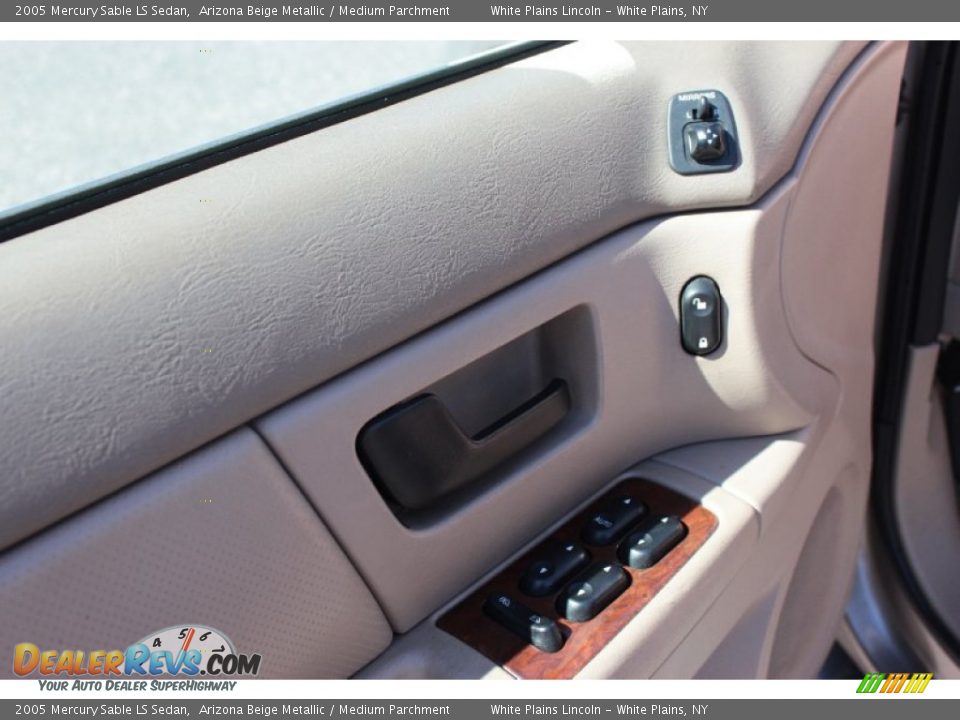 2005 Mercury Sable LS Sedan Arizona Beige Metallic / Medium Parchment Photo #17