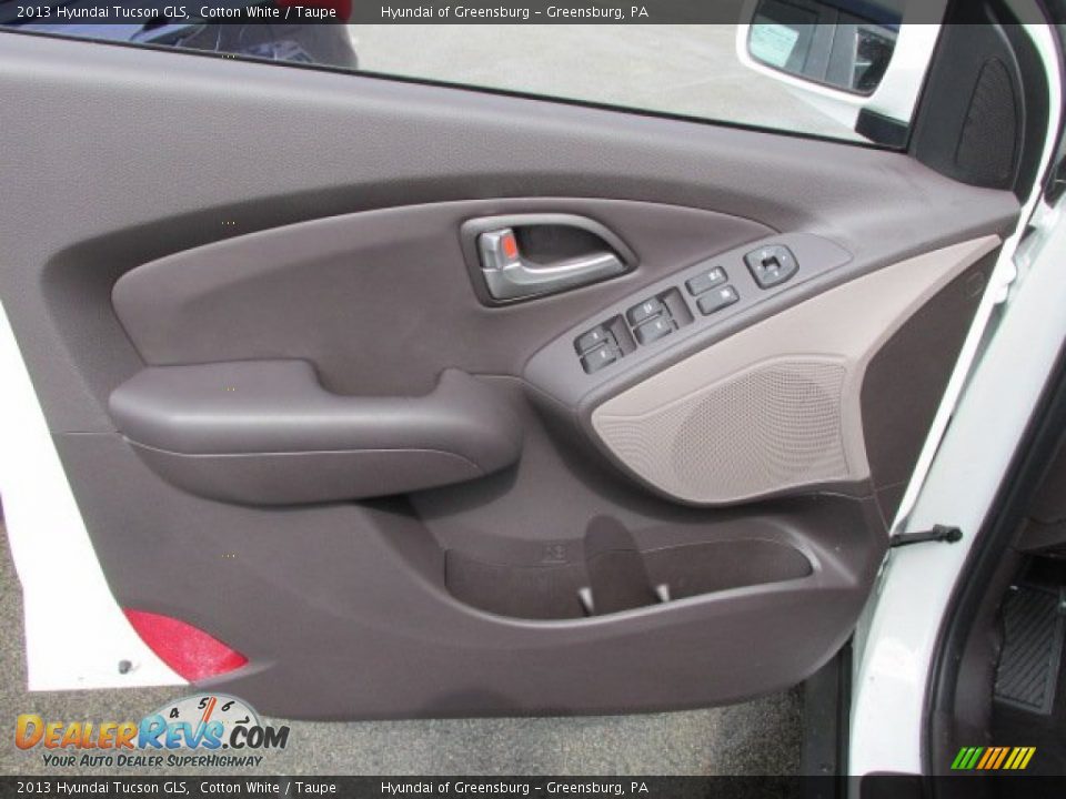 2013 Hyundai Tucson GLS Cotton White / Taupe Photo #7