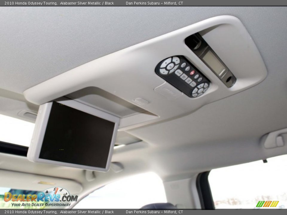 2010 Honda Odyssey Touring Alabaster Silver Metallic / Black Photo #16