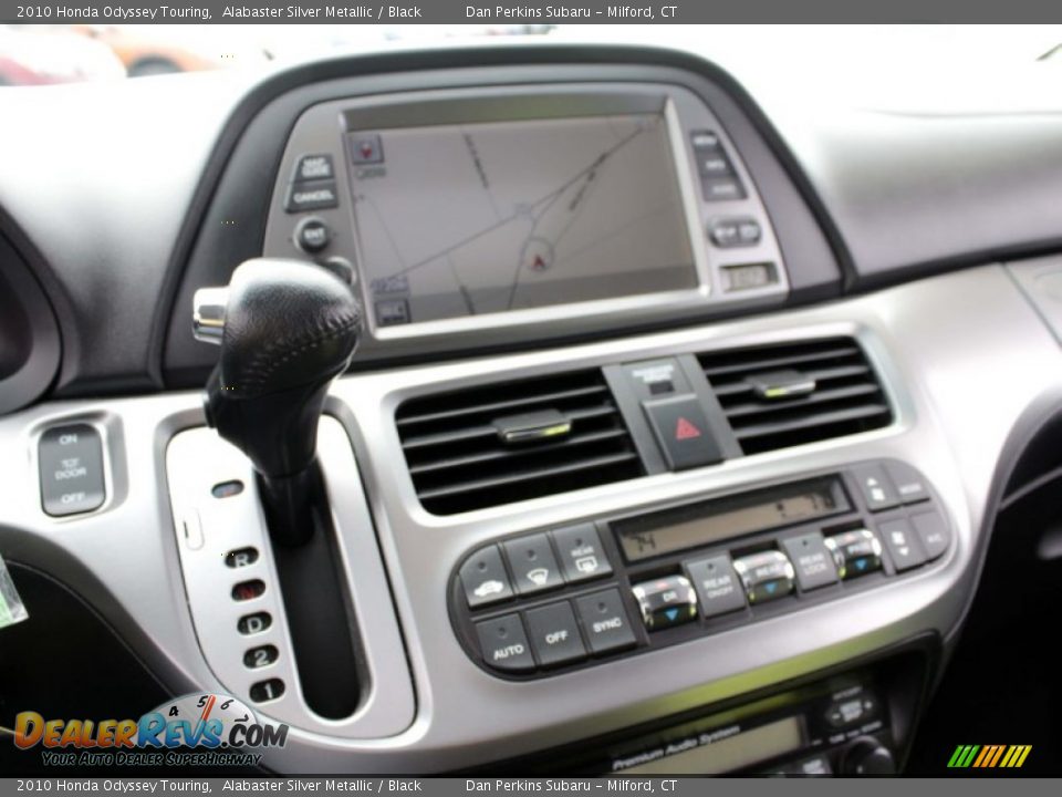 2010 Honda Odyssey Touring Alabaster Silver Metallic / Black Photo #17