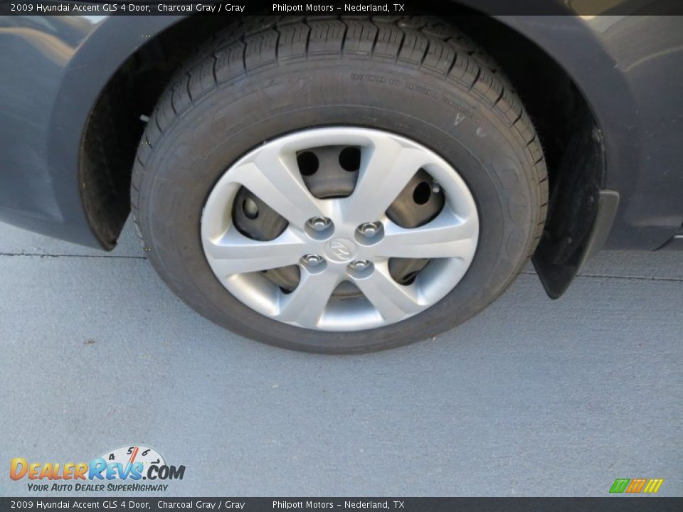 2009 Hyundai Accent GLS 4 Door Charcoal Gray / Gray Photo #11