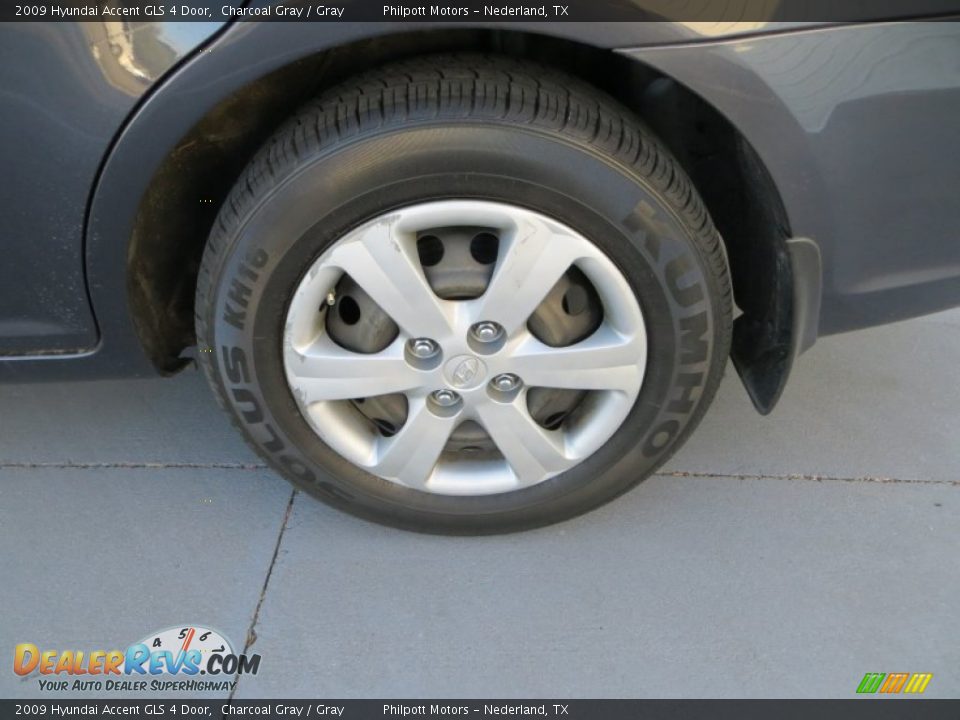 2009 Hyundai Accent GLS 4 Door Charcoal Gray / Gray Photo #12