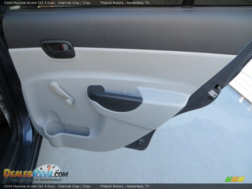 2009 Hyundai Accent GLS 4 Door Charcoal Gray / Gray Photo #29