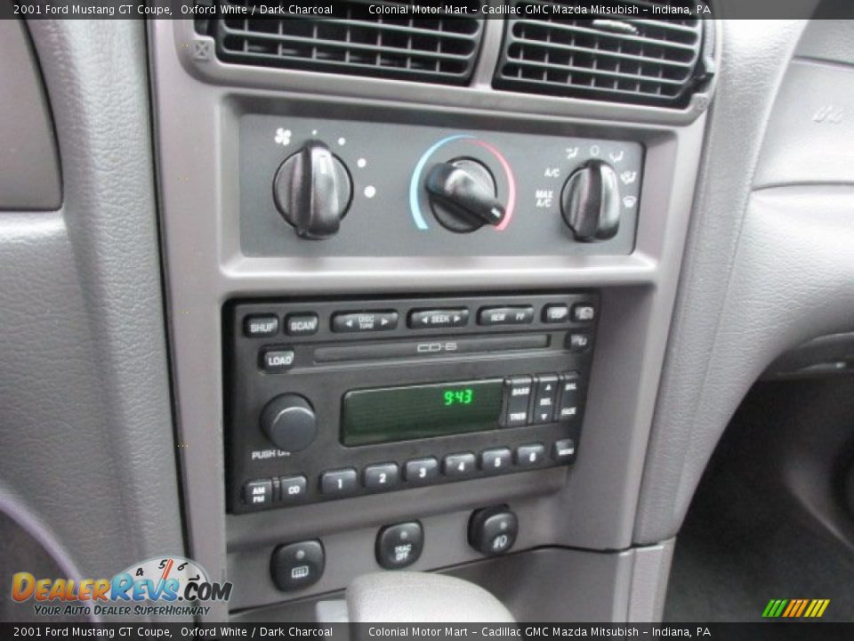 Controls of 2001 Ford Mustang GT Coupe Photo #17