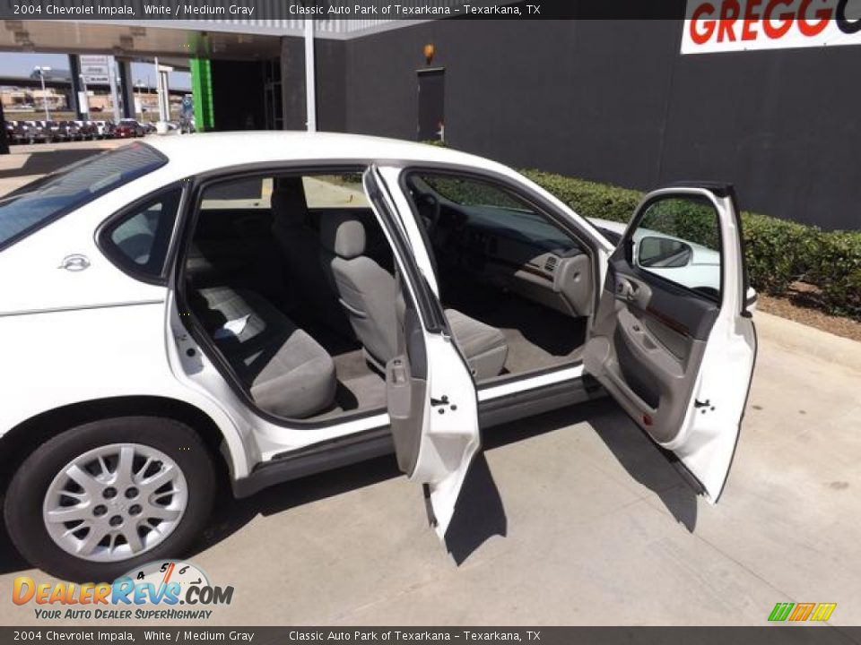2004 Chevrolet Impala White / Medium Gray Photo #8