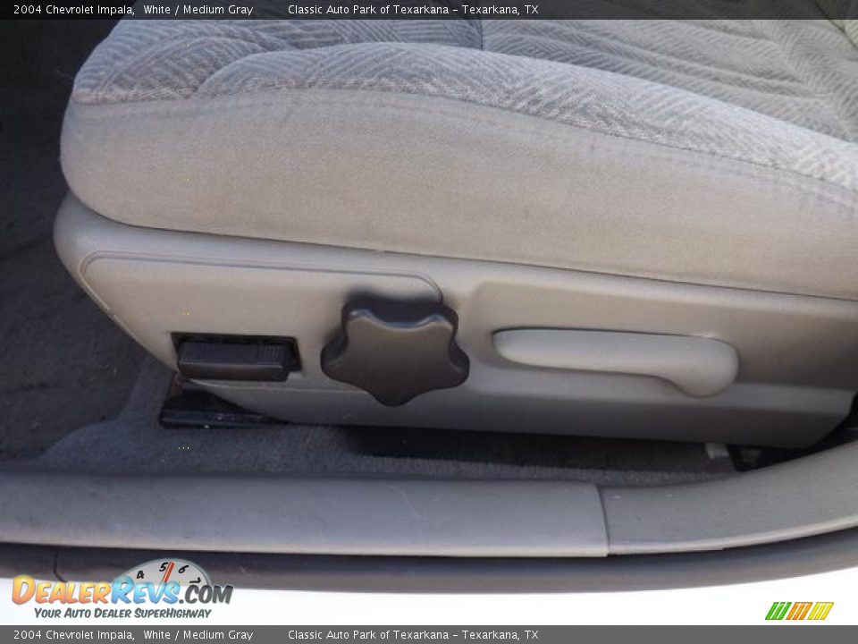 2004 Chevrolet Impala White / Medium Gray Photo #22