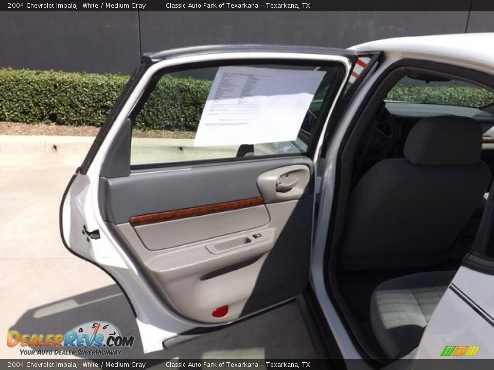 2004 Chevrolet Impala White / Medium Gray Photo #26