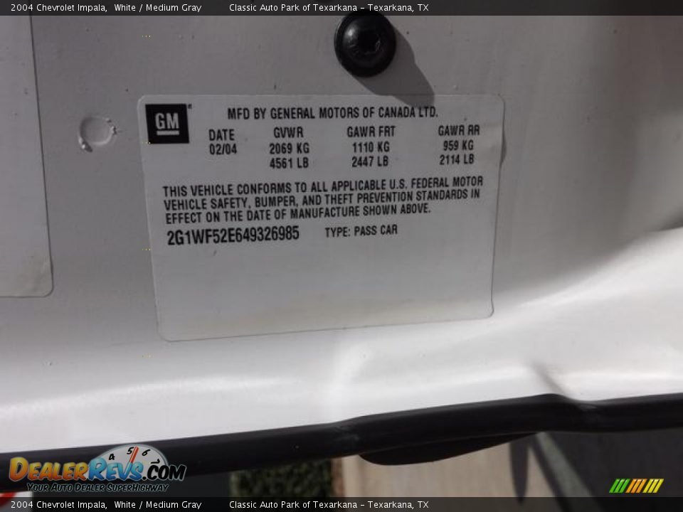 2004 Chevrolet Impala White / Medium Gray Photo #28