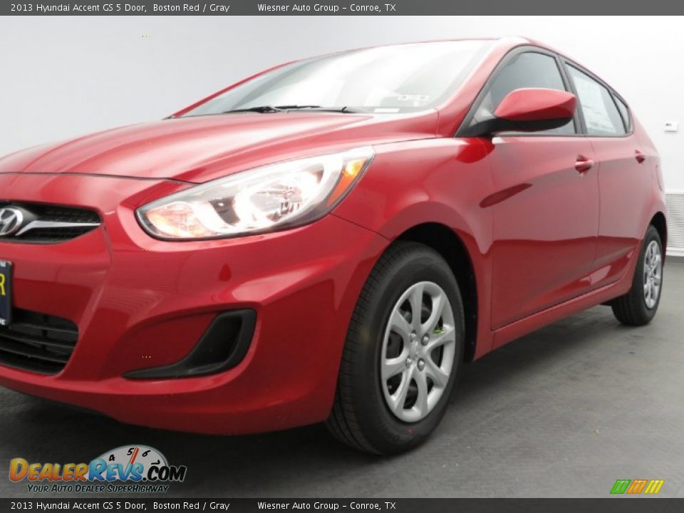 2013 Hyundai Accent GS 5 Door Boston Red / Gray Photo #5