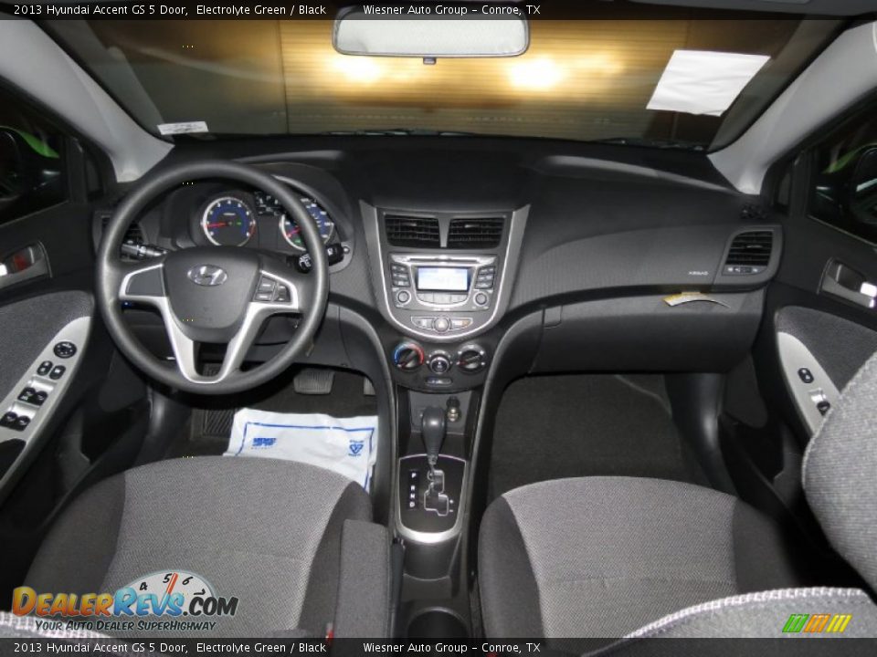 2013 Hyundai Accent GS 5 Door Electrolyte Green / Black Photo #4