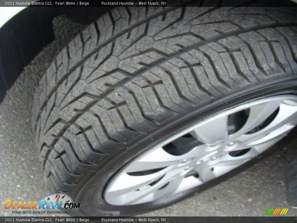 2011 Hyundai Elantra GLS Pearl White / Beige Photo #25