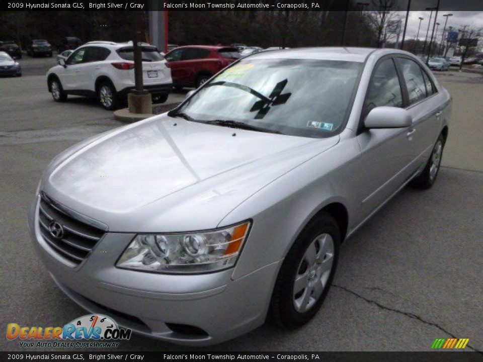 Front 3/4 View of 2009 Hyundai Sonata GLS Photo #7