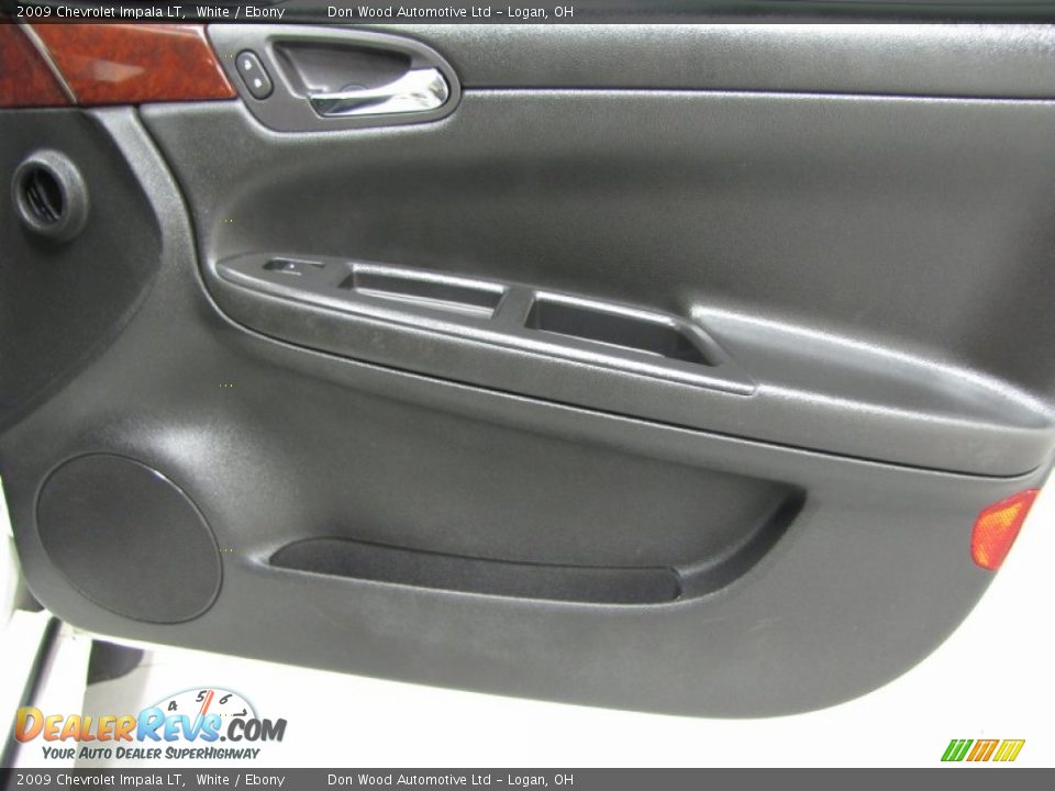 2009 Chevrolet Impala LT White / Ebony Photo #13