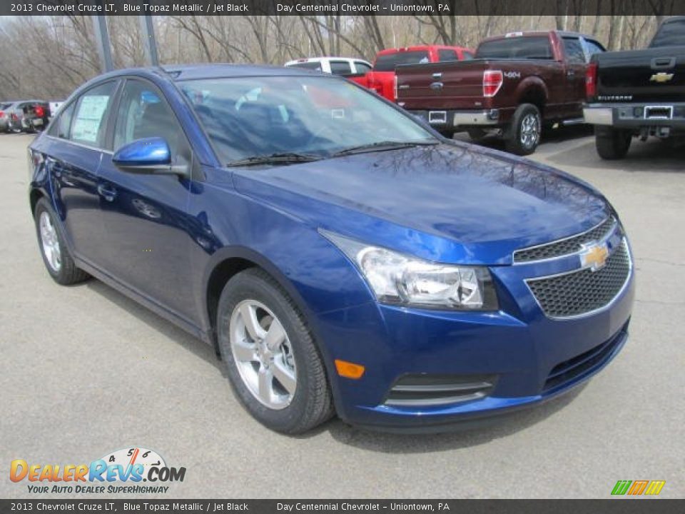 Front 3/4 View of 2013 Chevrolet Cruze LT Photo #10