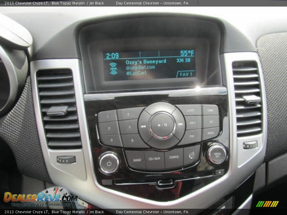 Controls of 2013 Chevrolet Cruze LT Photo #16
