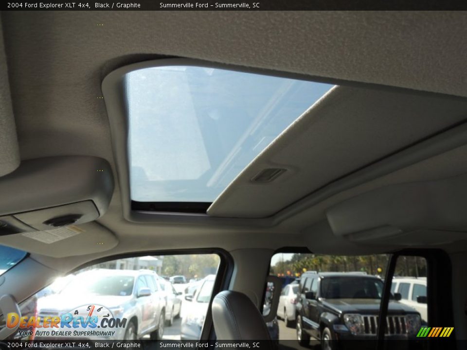 2004 Ford Explorer XLT 4x4 Black / Graphite Photo #5