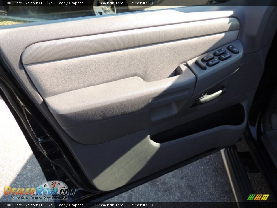 2004 Ford Explorer XLT 4x4 Black / Graphite Photo #7