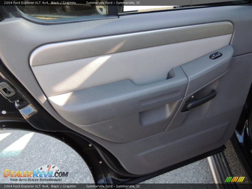 2004 Ford Explorer XLT 4x4 Black / Graphite Photo #10