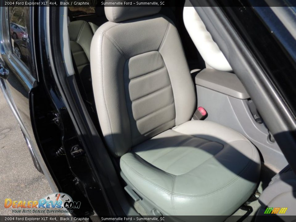 2004 Ford Explorer XLT 4x4 Black / Graphite Photo #11