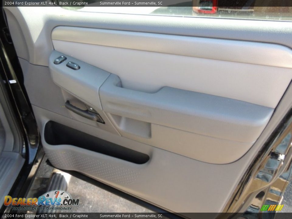 2004 Ford Explorer XLT 4x4 Black / Graphite Photo #12