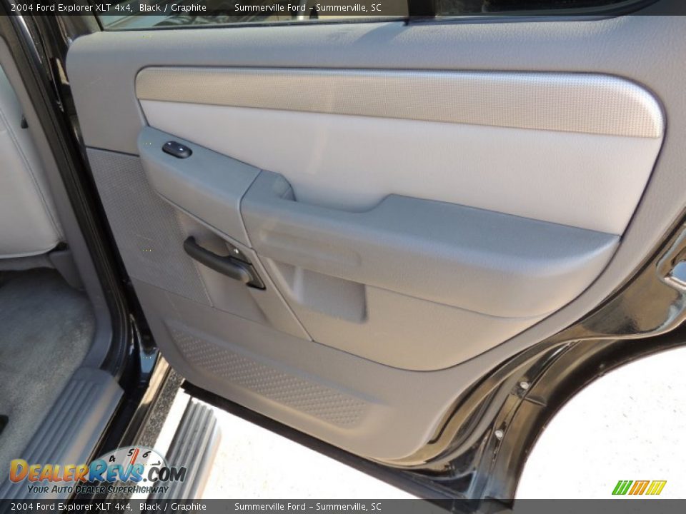2004 Ford Explorer XLT 4x4 Black / Graphite Photo #14