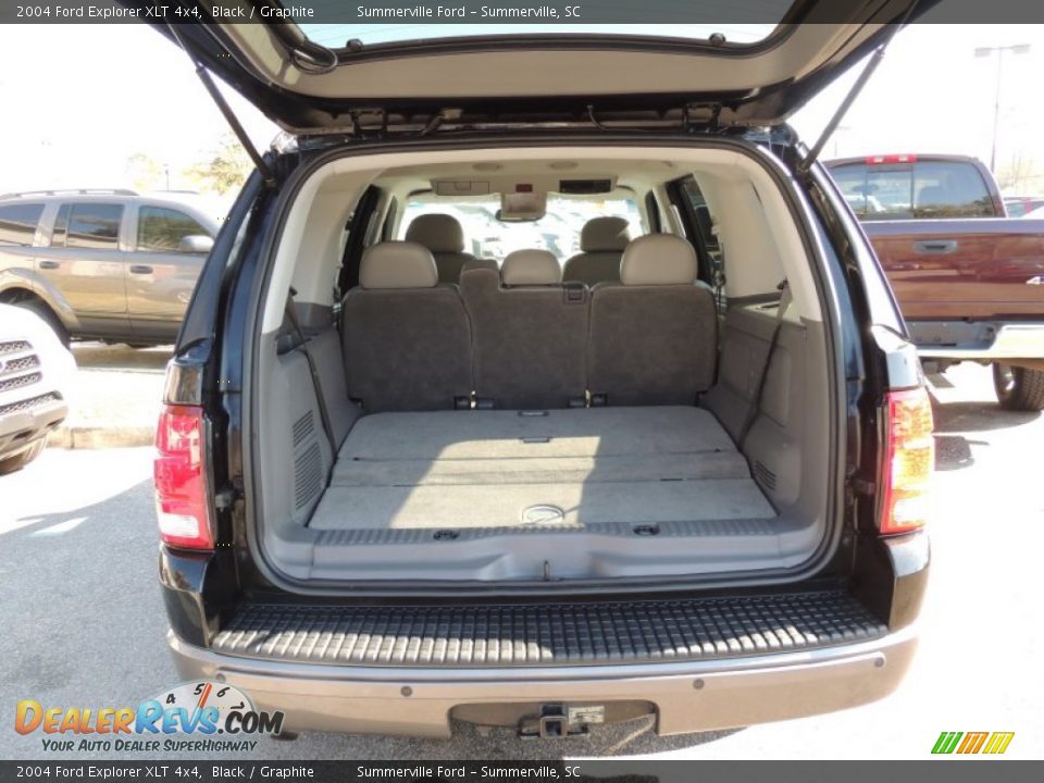 2004 Ford Explorer XLT 4x4 Black / Graphite Photo #18