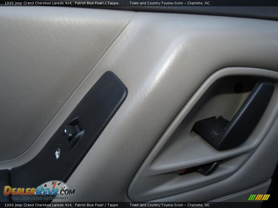 1999 Jeep Grand Cherokee Laredo 4x4 Patriot Blue Pearl / Taupe Photo #7