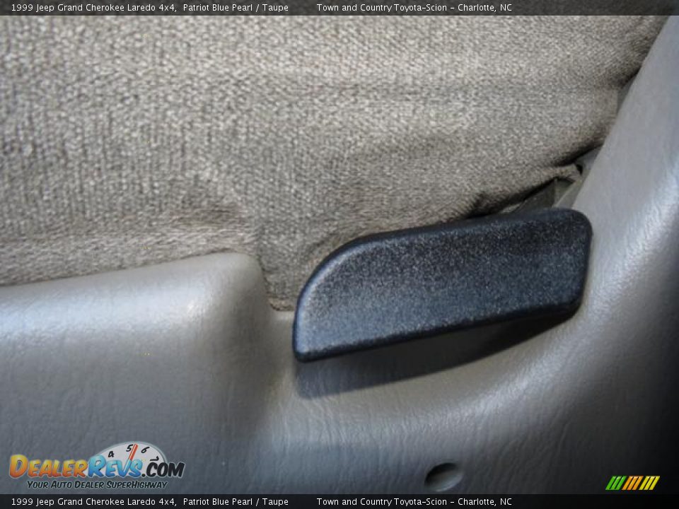 1999 Jeep Grand Cherokee Laredo 4x4 Patriot Blue Pearl / Taupe Photo #9