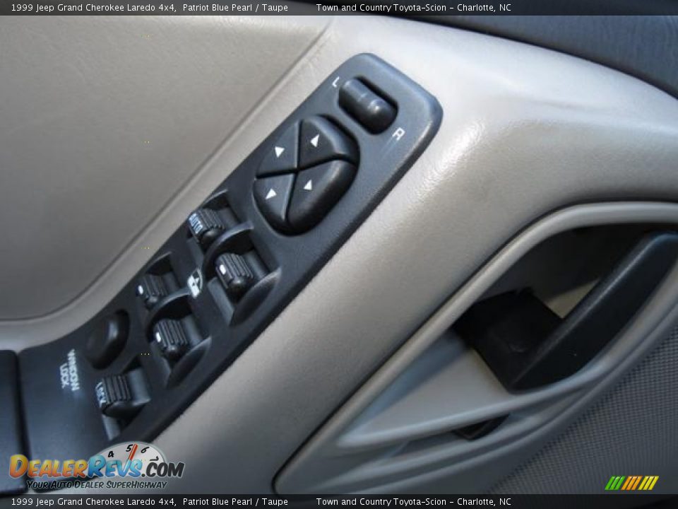 1999 Jeep Grand Cherokee Laredo 4x4 Patriot Blue Pearl / Taupe Photo #11