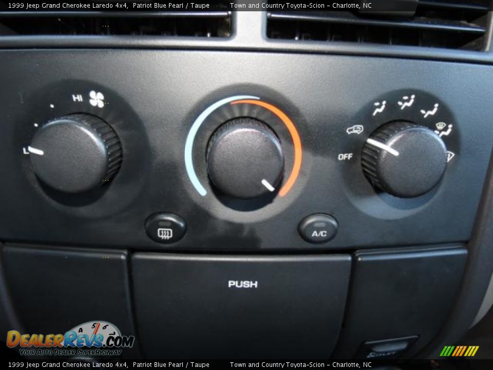 1999 Jeep Grand Cherokee Laredo 4x4 Patriot Blue Pearl / Taupe Photo #15