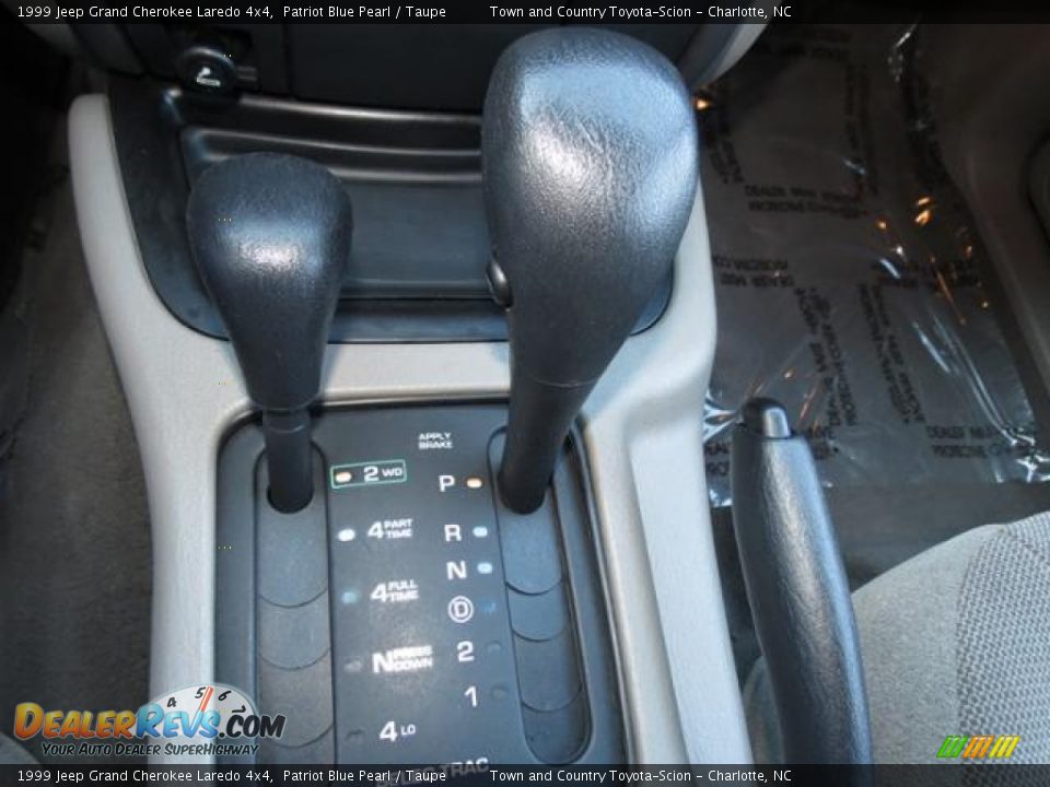 1999 Jeep Grand Cherokee Laredo 4x4 Patriot Blue Pearl / Taupe Photo #16
