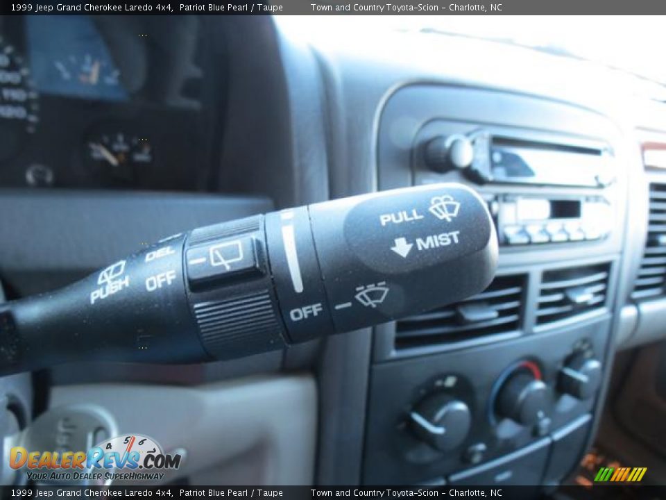 1999 Jeep Grand Cherokee Laredo 4x4 Patriot Blue Pearl / Taupe Photo #20