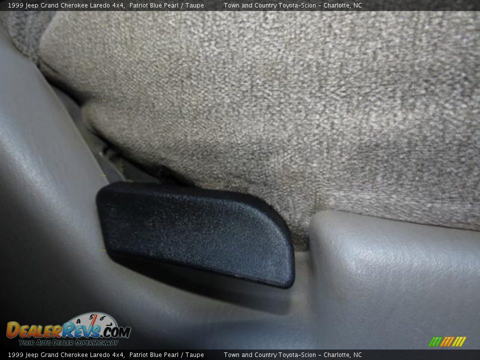 1999 Jeep Grand Cherokee Laredo 4x4 Patriot Blue Pearl / Taupe Photo #22