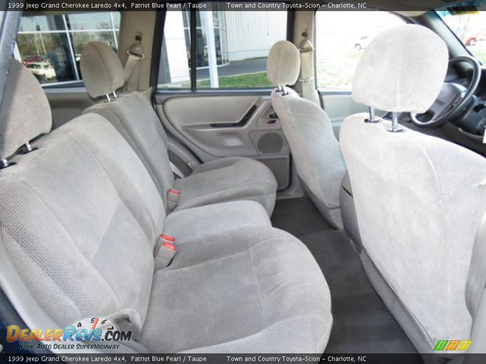 1999 Jeep Grand Cherokee Laredo 4x4 Patriot Blue Pearl / Taupe Photo #24