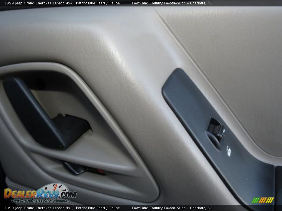 1999 Jeep Grand Cherokee Laredo 4x4 Patriot Blue Pearl / Taupe Photo #25