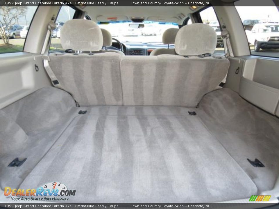 1999 Jeep Grand Cherokee Laredo 4x4 Patriot Blue Pearl / Taupe Photo #26