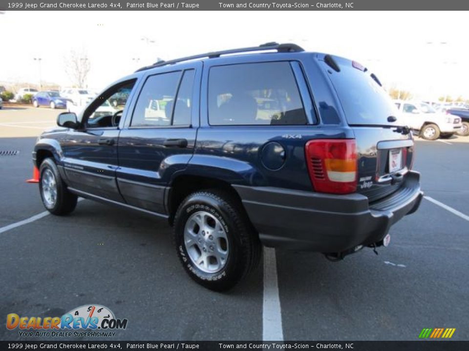 1999 Jeep Grand Cherokee Laredo 4x4 Patriot Blue Pearl / Taupe Photo #30