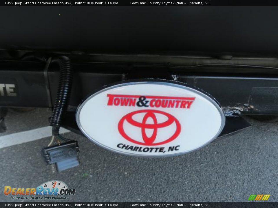 1999 Jeep Grand Cherokee Laredo 4x4 Patriot Blue Pearl / Taupe Photo #31