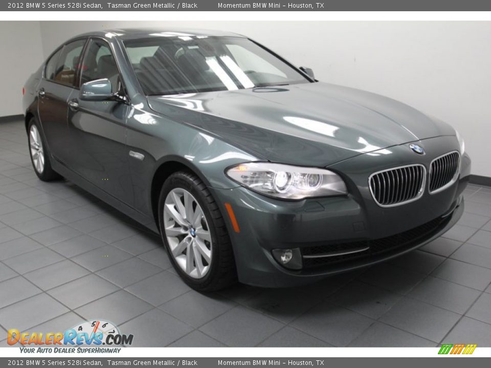Front 3/4 View of 2012 BMW 5 Series 528i Sedan Photo #1