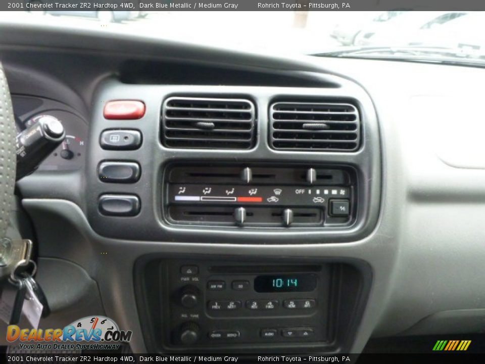 Controls of 2001 Chevrolet Tracker ZR2 Hardtop 4WD Photo #19