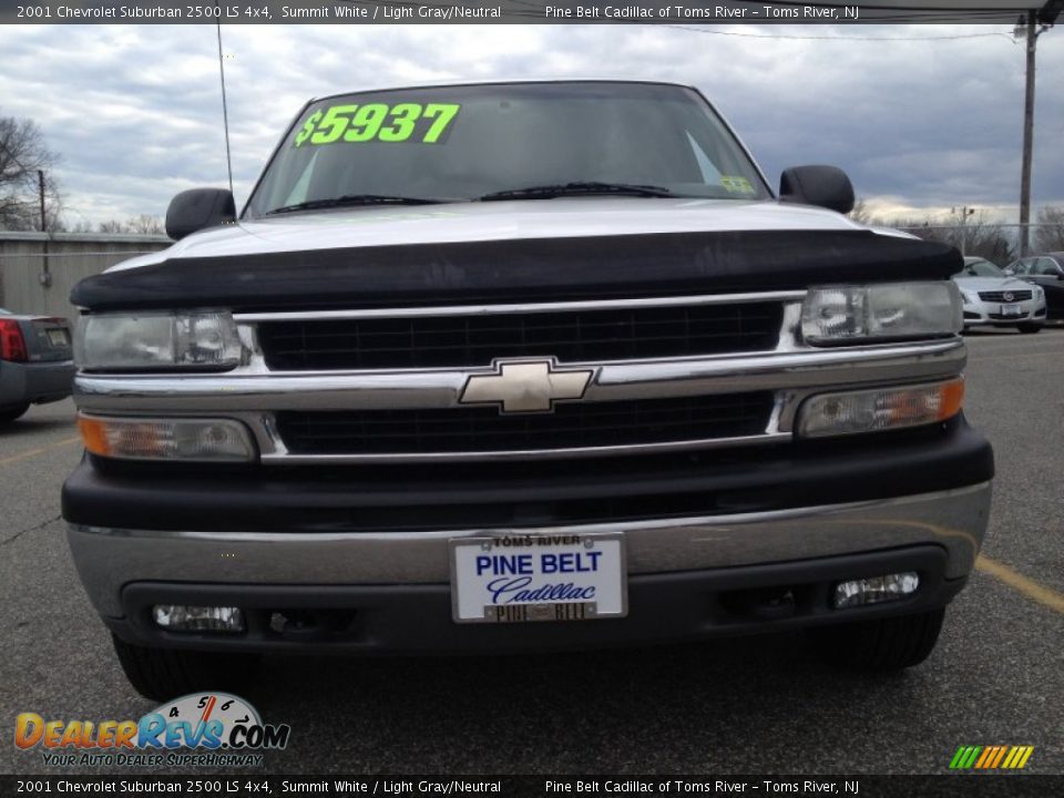 2001 Chevrolet Suburban 2500 LS 4x4 Summit White / Light Gray/Neutral Photo #2