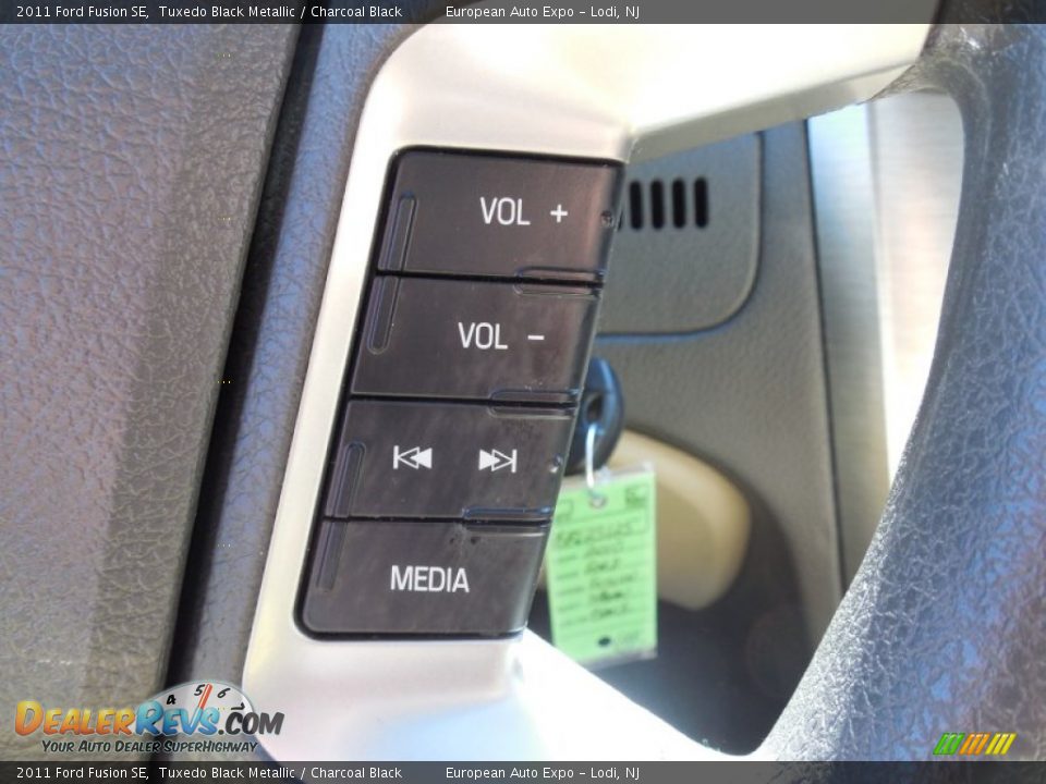 2011 Ford Fusion SE Tuxedo Black Metallic / Charcoal Black Photo #11