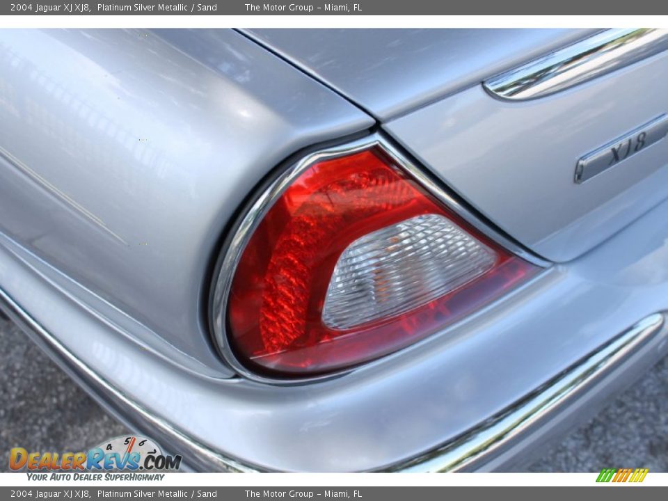 2004 Jaguar XJ XJ8 Platinum Silver Metallic / Sand Photo #17