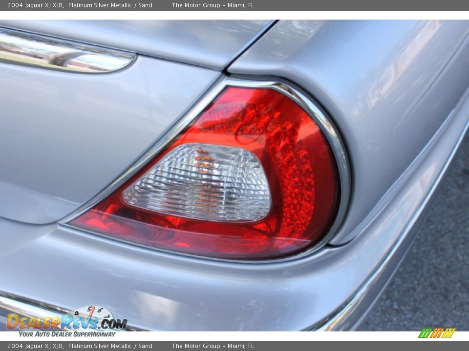 2004 Jaguar XJ XJ8 Platinum Silver Metallic / Sand Photo #18